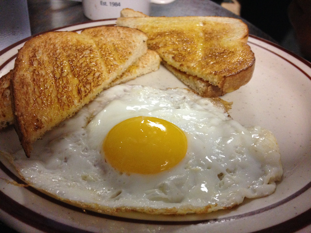 Eggs up. Sunny Side up яичница. Яйцо Sunny Side. Jhg Sunny Side up. Великолепный Aglaia Sunny Side up.